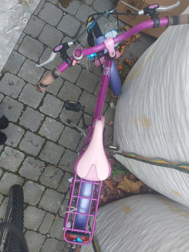 Kleine kinderen fiets K3 paars blinkend, Fietsen en Brommers, Gebruikt, Verstelbare zitting, Schijfrem, Ophalen