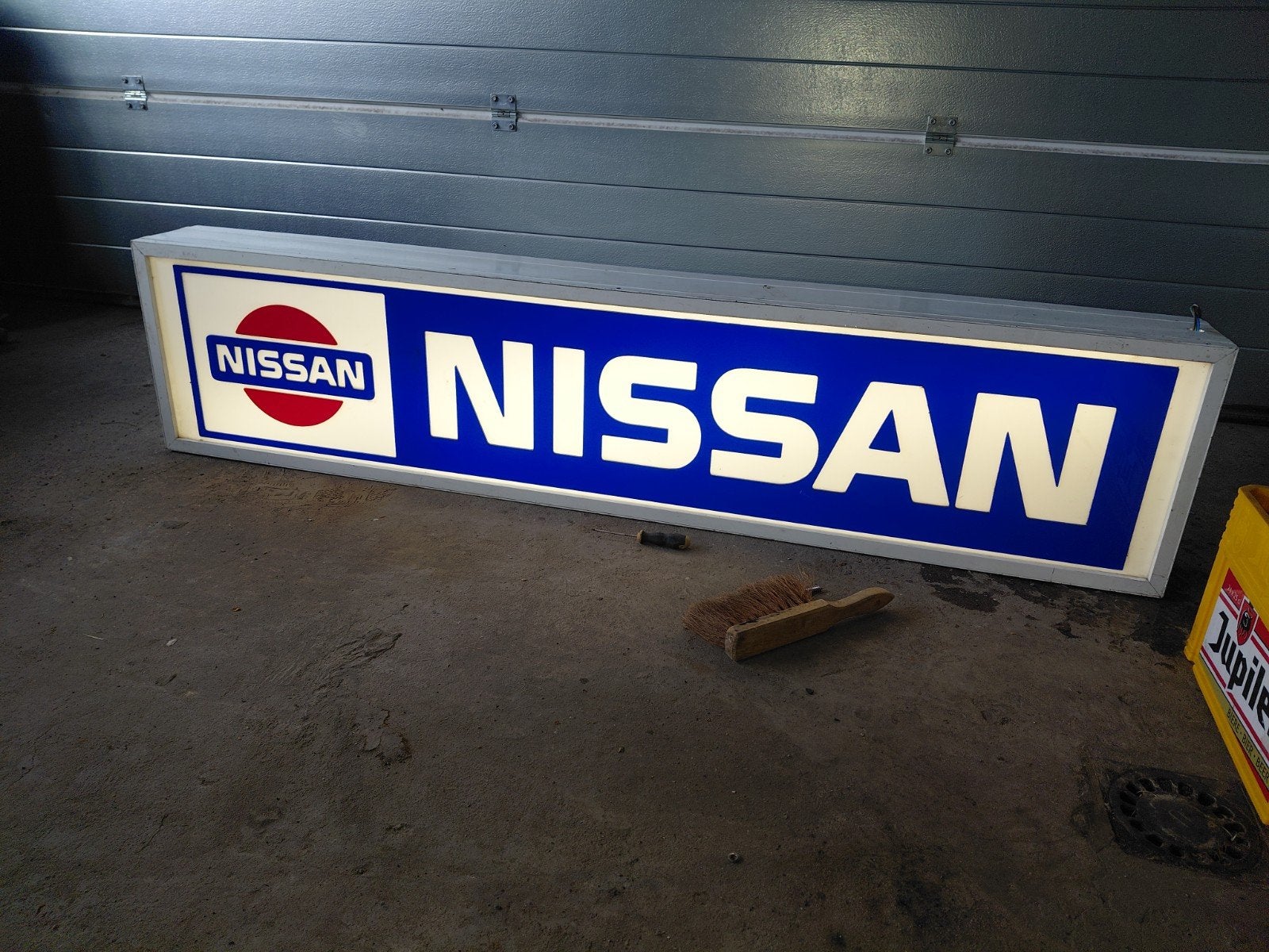 Reclamebord Nissan, Ophalen, Reclamebord
