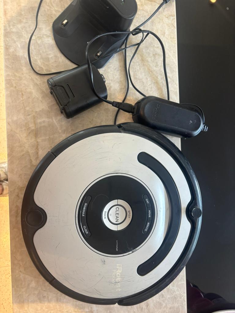 Robotstofzuiger IRobot ROOMBA 555, Elektronische apparatuur, Ophalen, Gebruikt, IRobot, Oplaadstation