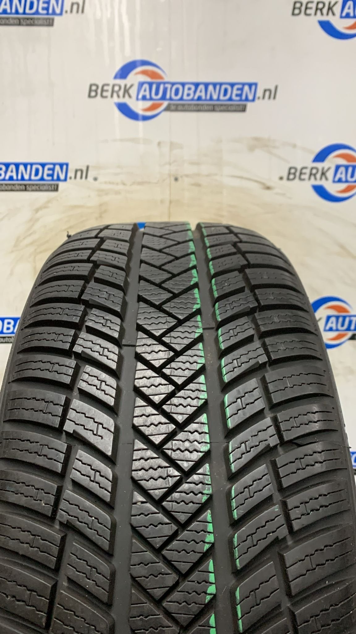 2x Vredestein Wintrac Pro (DEMO) 205/45 R17 88V XL 205/45/17, Auto-onderdelen, Banden en Velgen, Band(en), Winterbanden, 17 inch