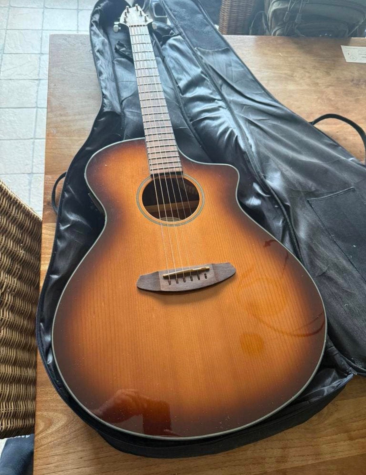 Semi-akoestische gitaar Breedlove, Ophalen, Zo goed als nieuw
