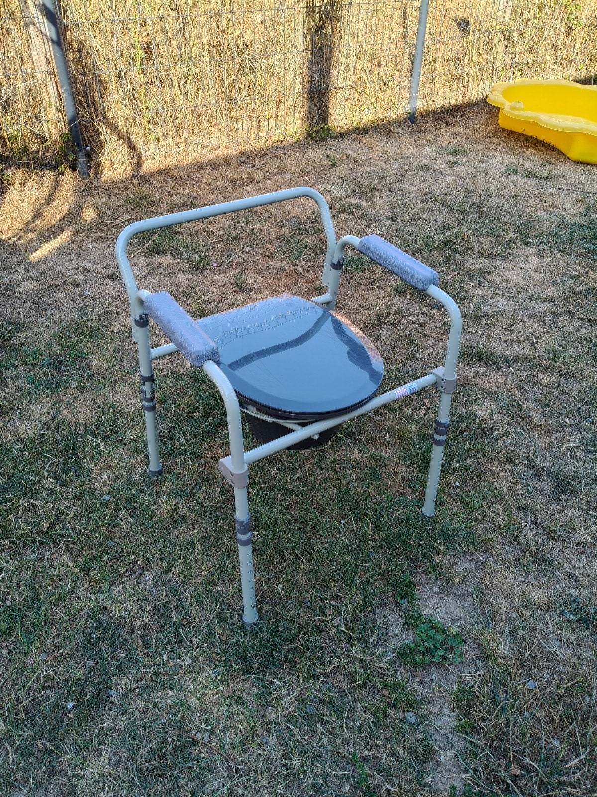 Chaise percée Médical, Divers, Enlèvement