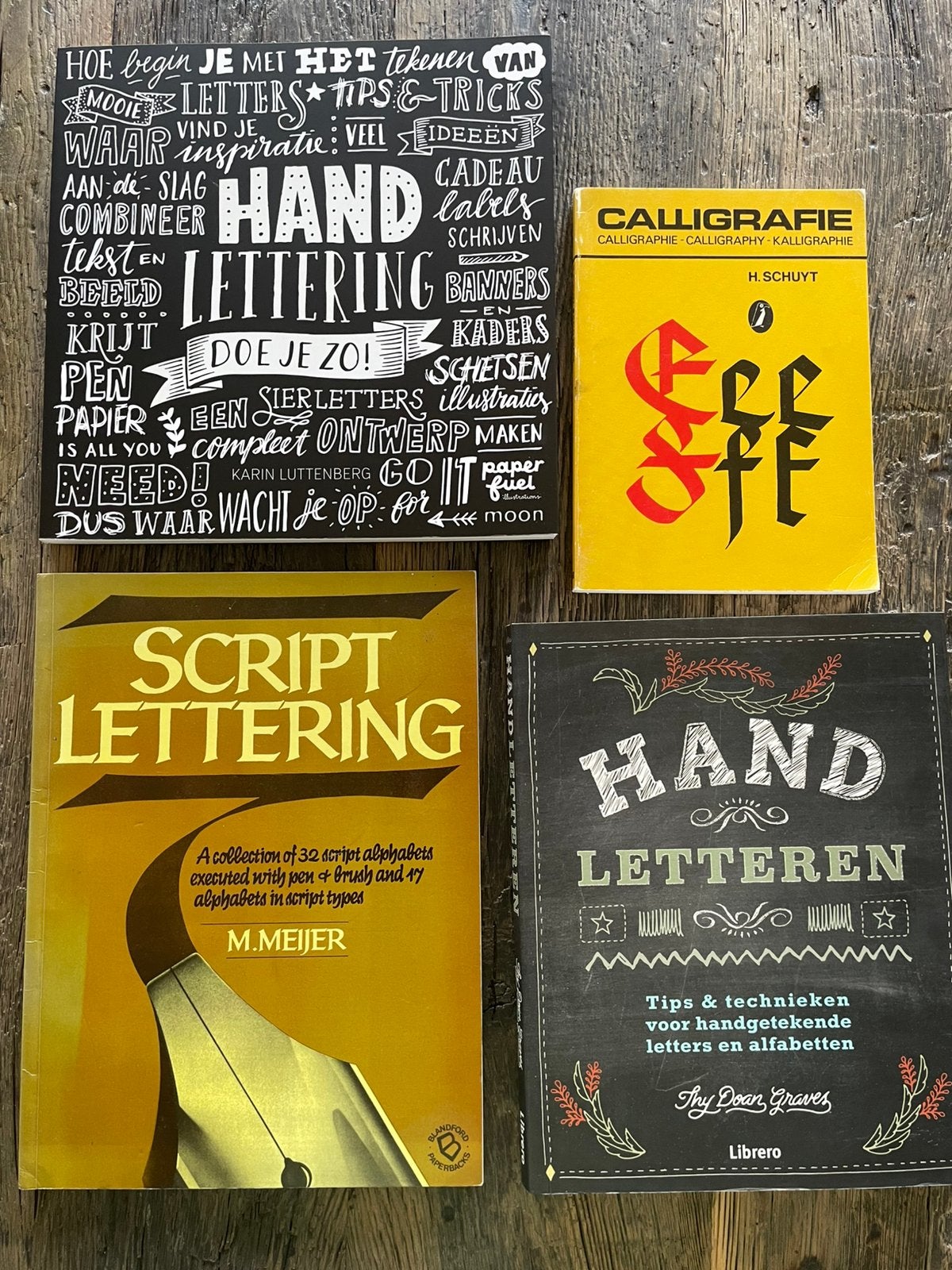 Set 4 typografie- & handlettering — compleet, goede staat, Ophalen of Verzenden, Zo goed als nieuw, Tekenen en Schilderen, Geschikt voor kinderen