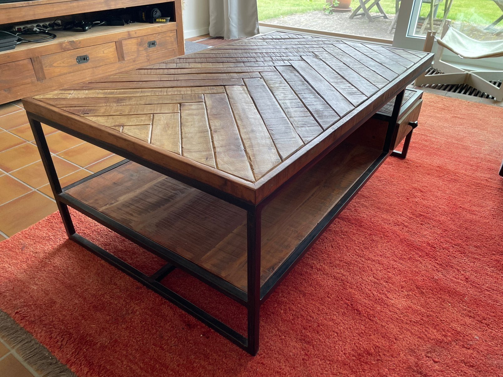 Salontafel van hout & staal, Huis en Inrichting, Tafels | Salontafels, 50 tot 100 cm, 100 tot 150 cm, 50 tot 75 cm, Zo goed als nieuw