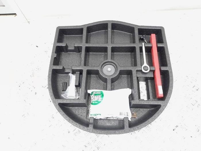 Kit d'outils d'un Fiat 500X, -, 3 mois de garantie, Utilisé, Fiat