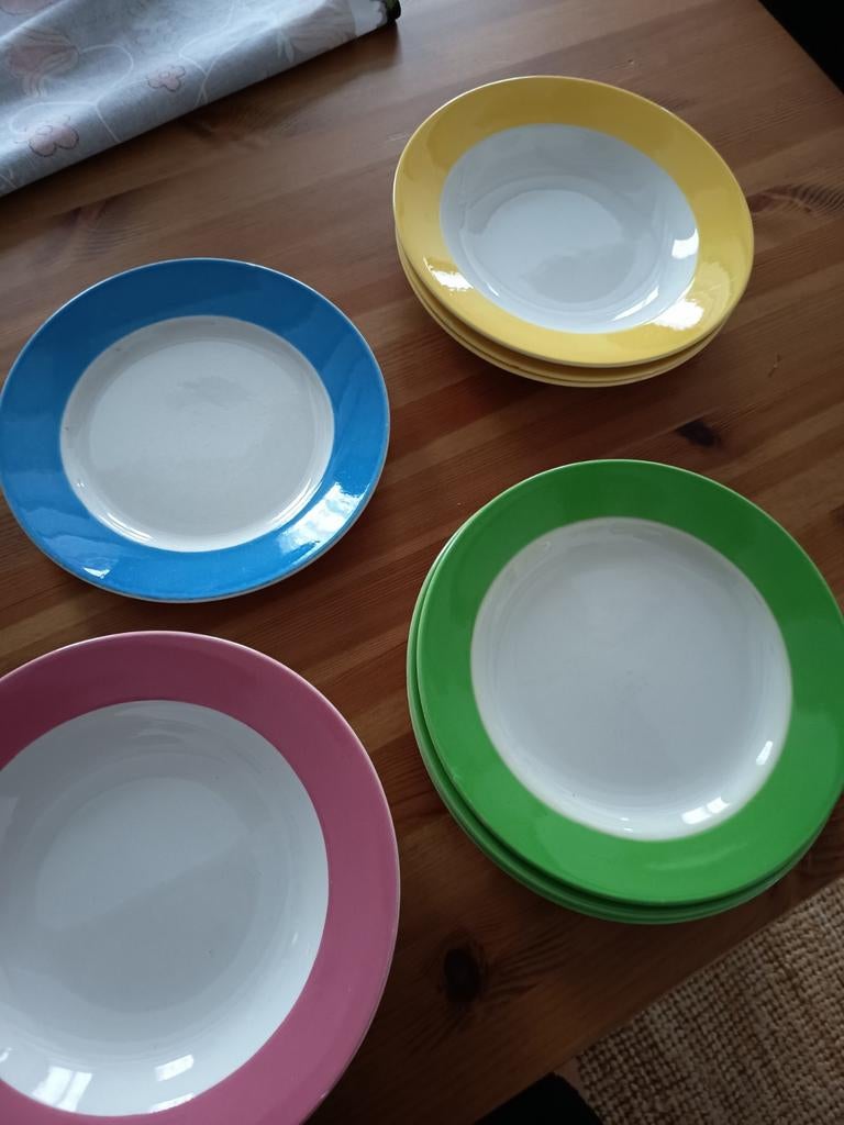 Lot de 10 assiettes creuses  Boch, Ophalen