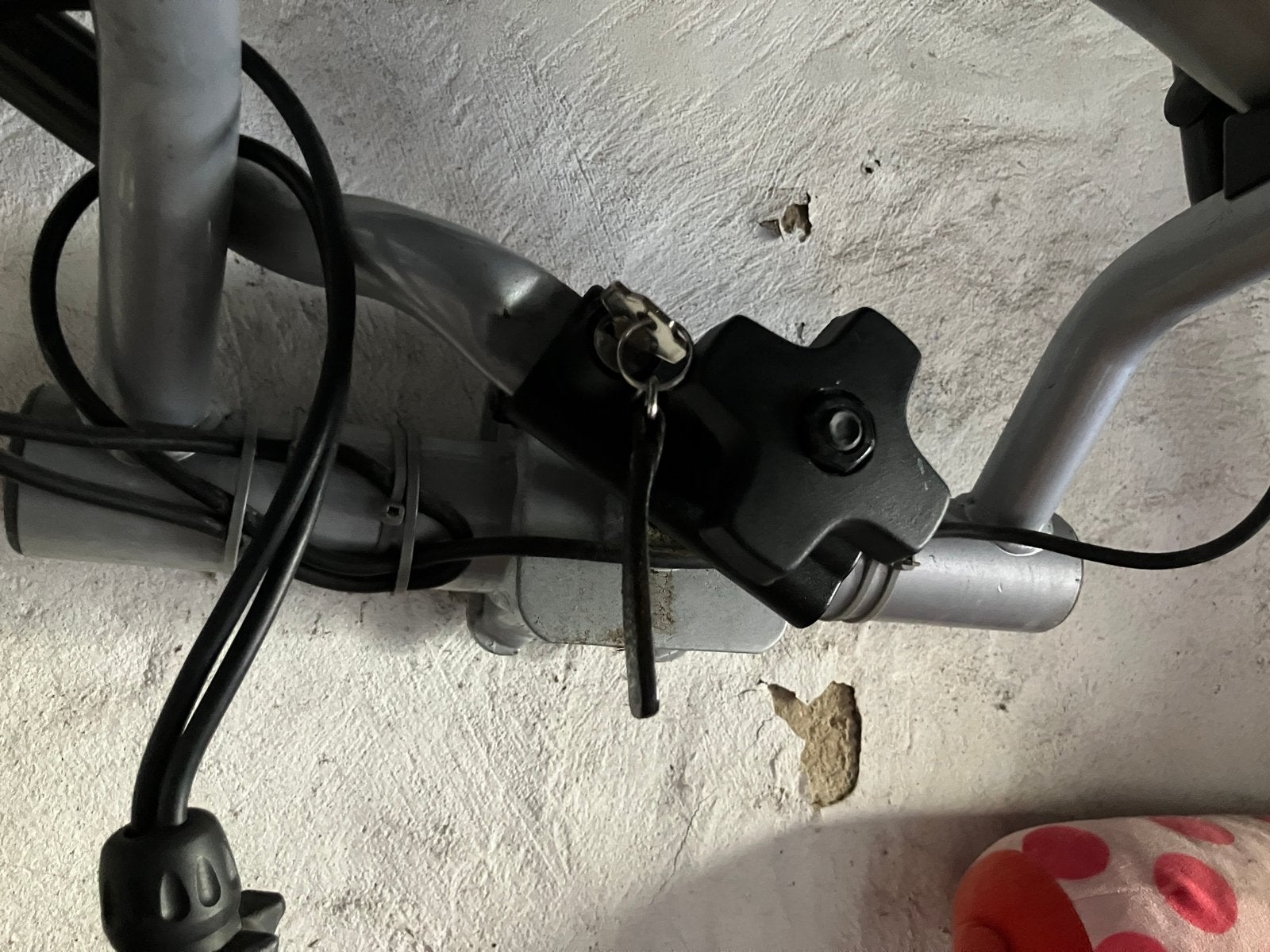 Thule fietsendrager voor 2 fietsen . Kantelbaar en afsluiten, Ophalen, Gebruikt, 40 tot 60 kg