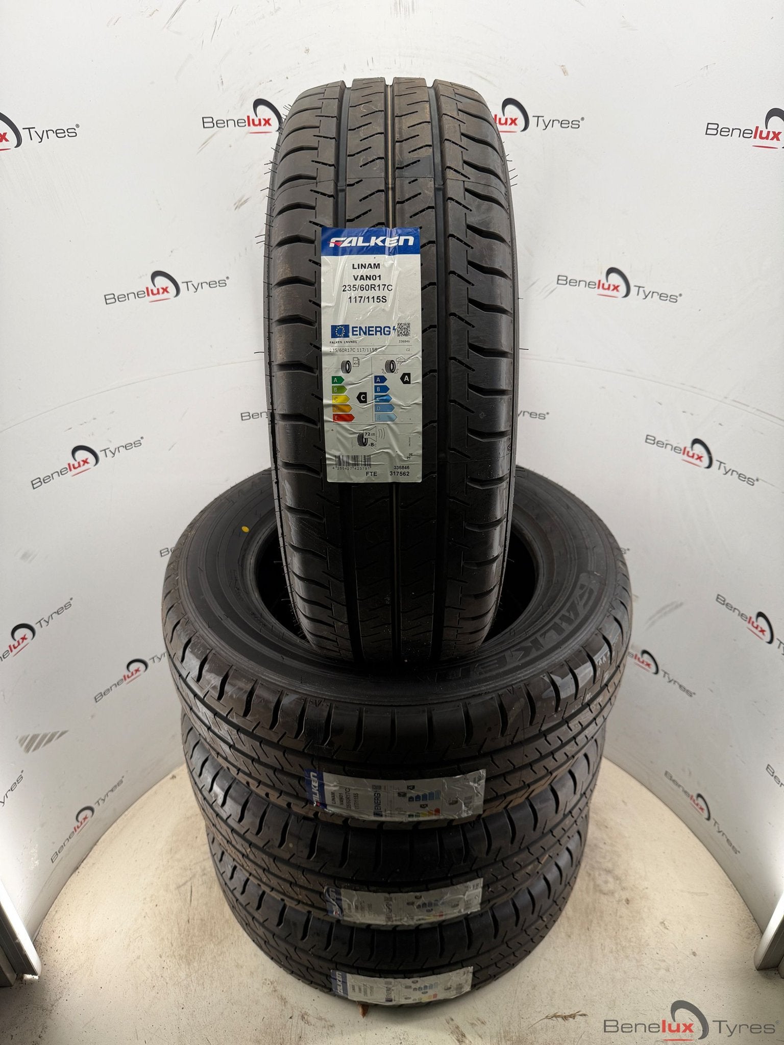 MAN TGE Volkswagen Caravelle Grand California VW 235/60R17c, Auto-onderdelen, Banden en Velgen, Ophalen, Bestelwagen, -, -