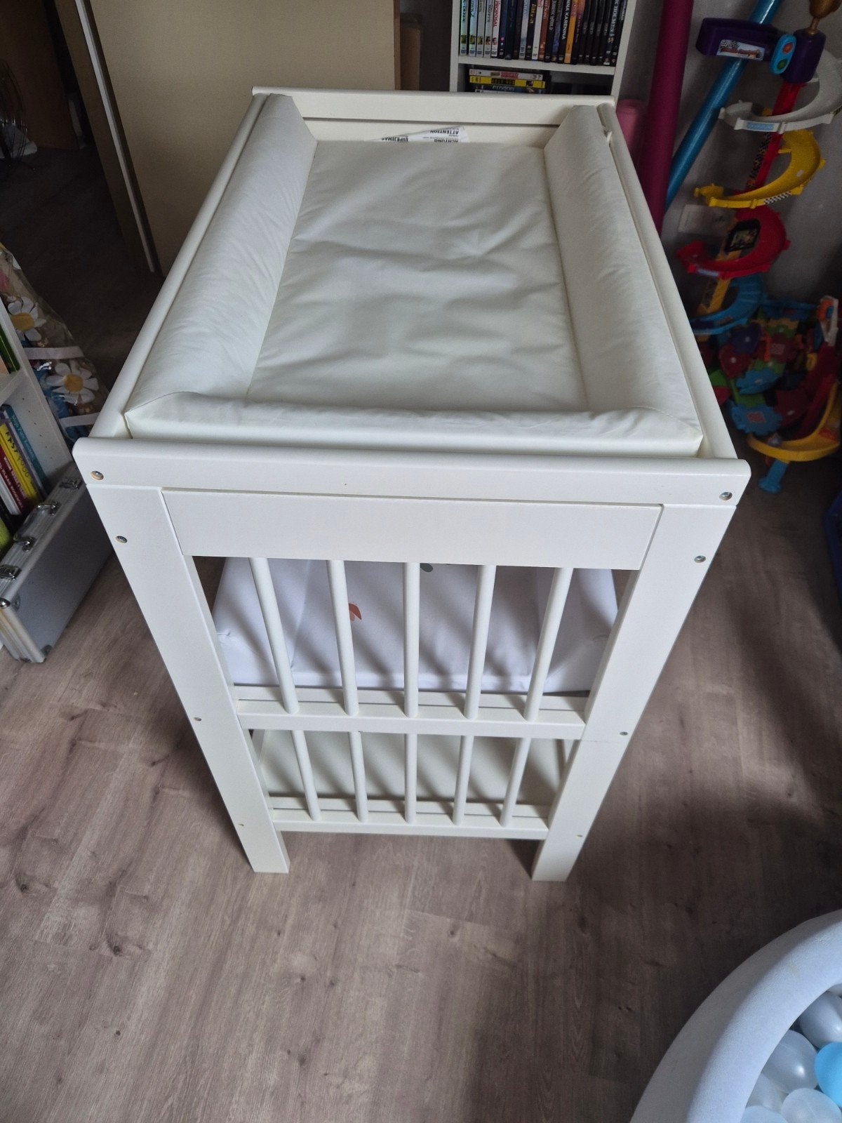 commode + verzorgingskussen (ikea), Kinderen en Baby's, Kinderkamer | Complete kinderkamers, Ophalen, Zo goed als nieuw