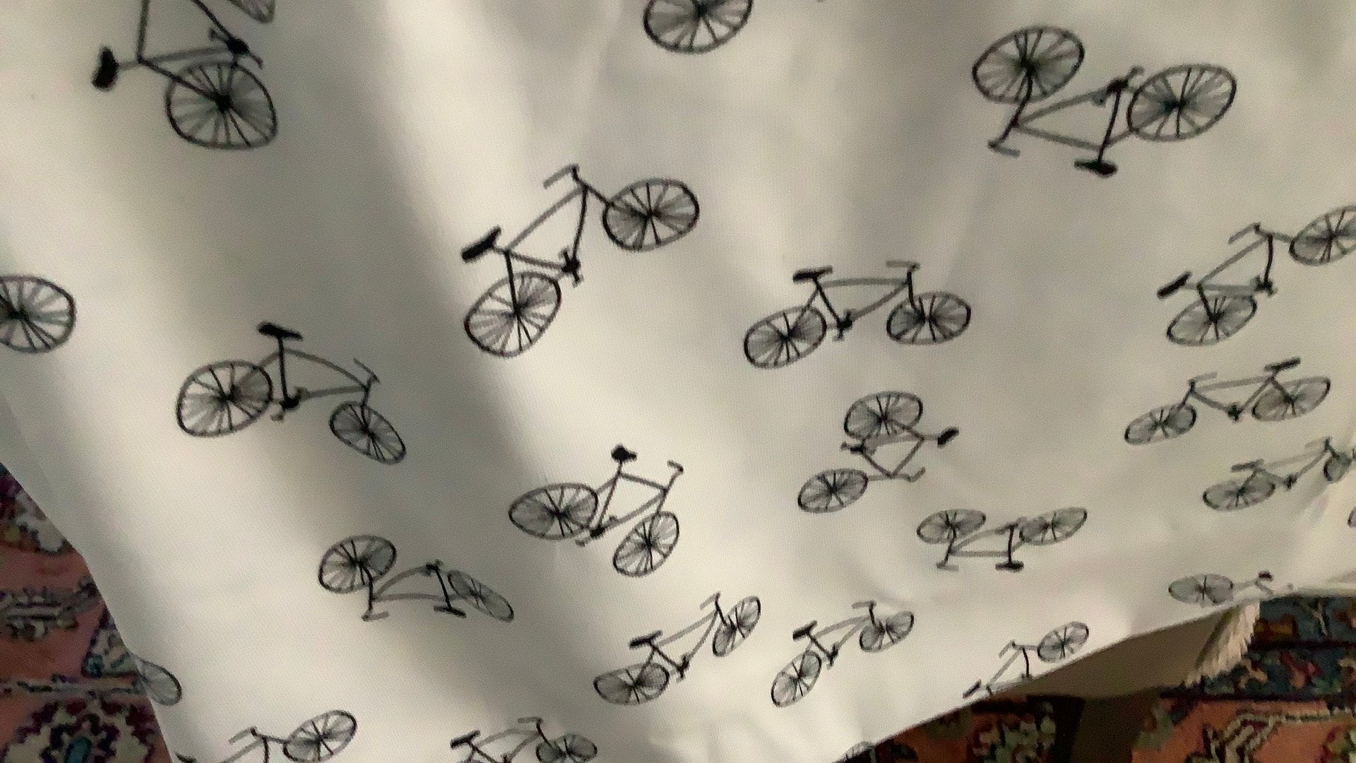 Stof met fietsen rekbaar, Ophalen