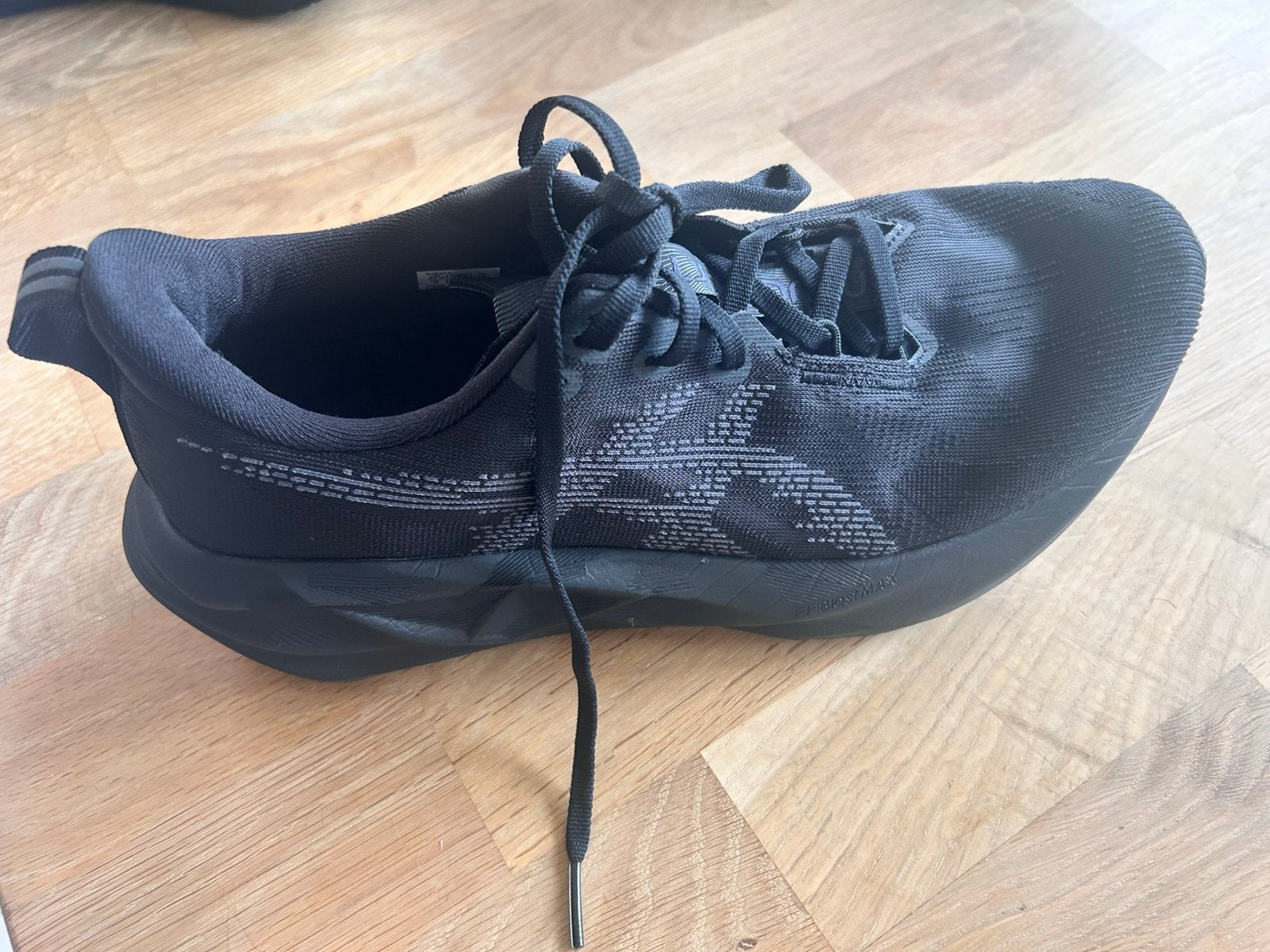 Loopschoenen Asics Novablast 5, Ophalen of Verzenden, Zo goed als nieuw, Asics