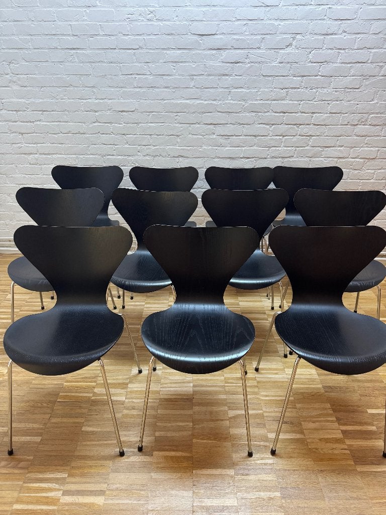 11 x Fritz Hansen vlinderstoel zwart generfd Arne Jacobsen, Maison & Meubles, Chaises, Design klassieker, Comme neuf, Enlèvement