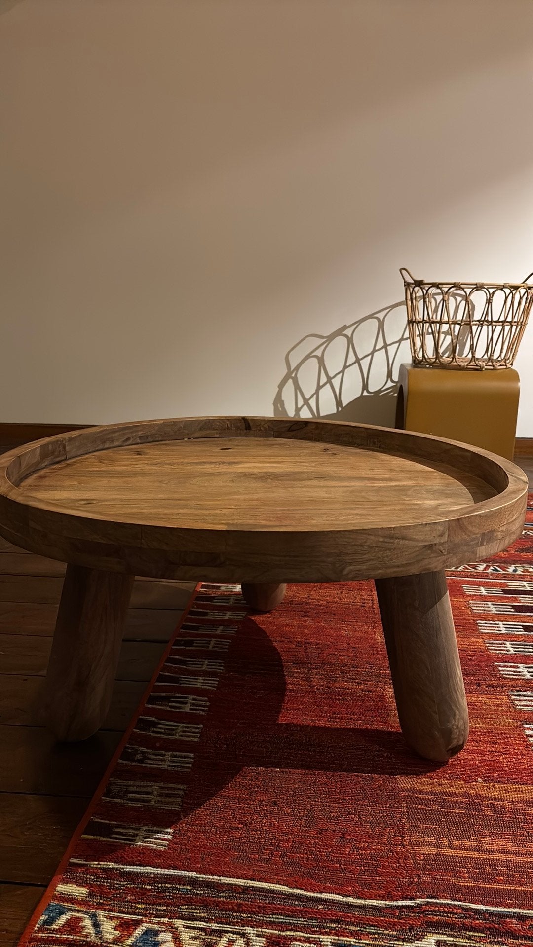 The Tripod Mango Natural Coffee Table, Huis en Inrichting, Ophalen, Zo goed als nieuw
