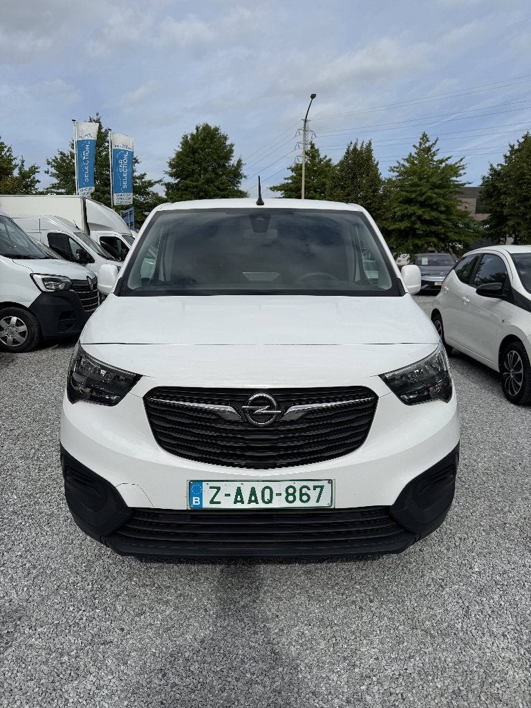 Opel combo 2021 avec Carplay., 3 places, Noir, Particulier, Tissu