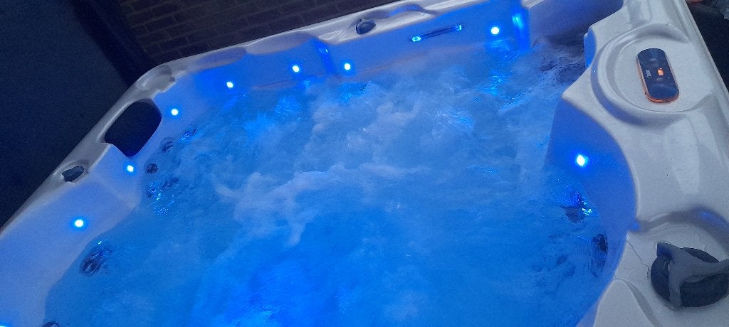 Jacuzzi Waikiki, Tuin en Terras, Bubbelbaden en Hottubs, Gebruikt, Vast, Trap, Ophalen