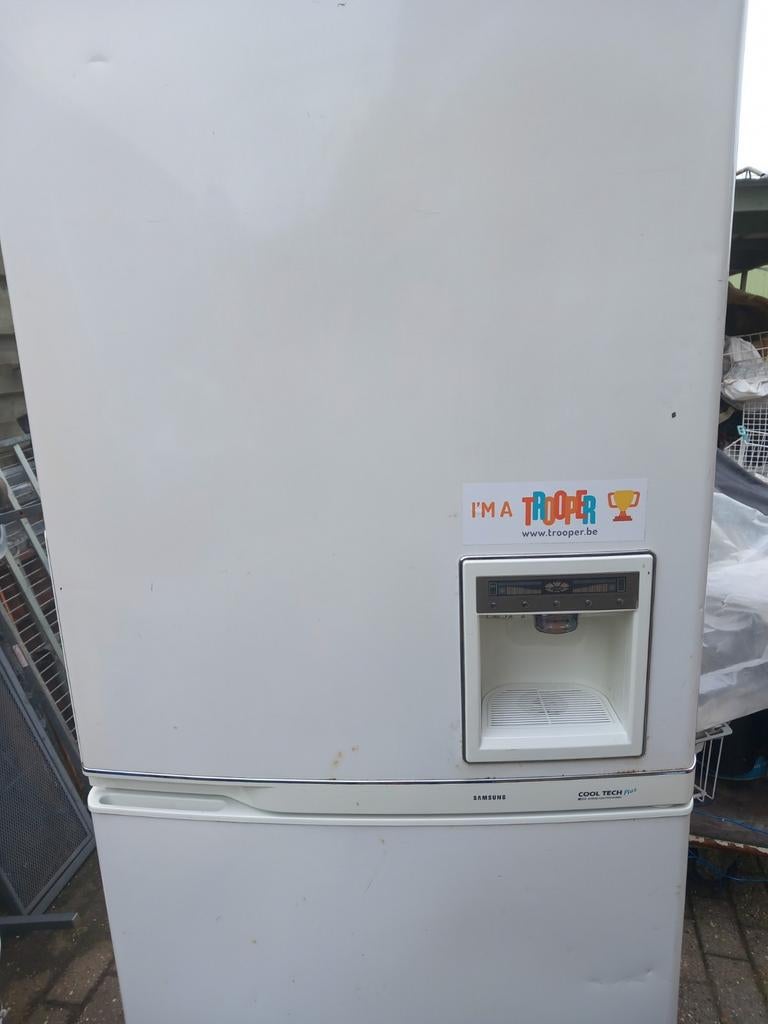 Grote frigo diepvries combinatie met ijsblokjes, Elektronische apparatuur, Koelkasten en IJskasten, Ophalen of Verzenden