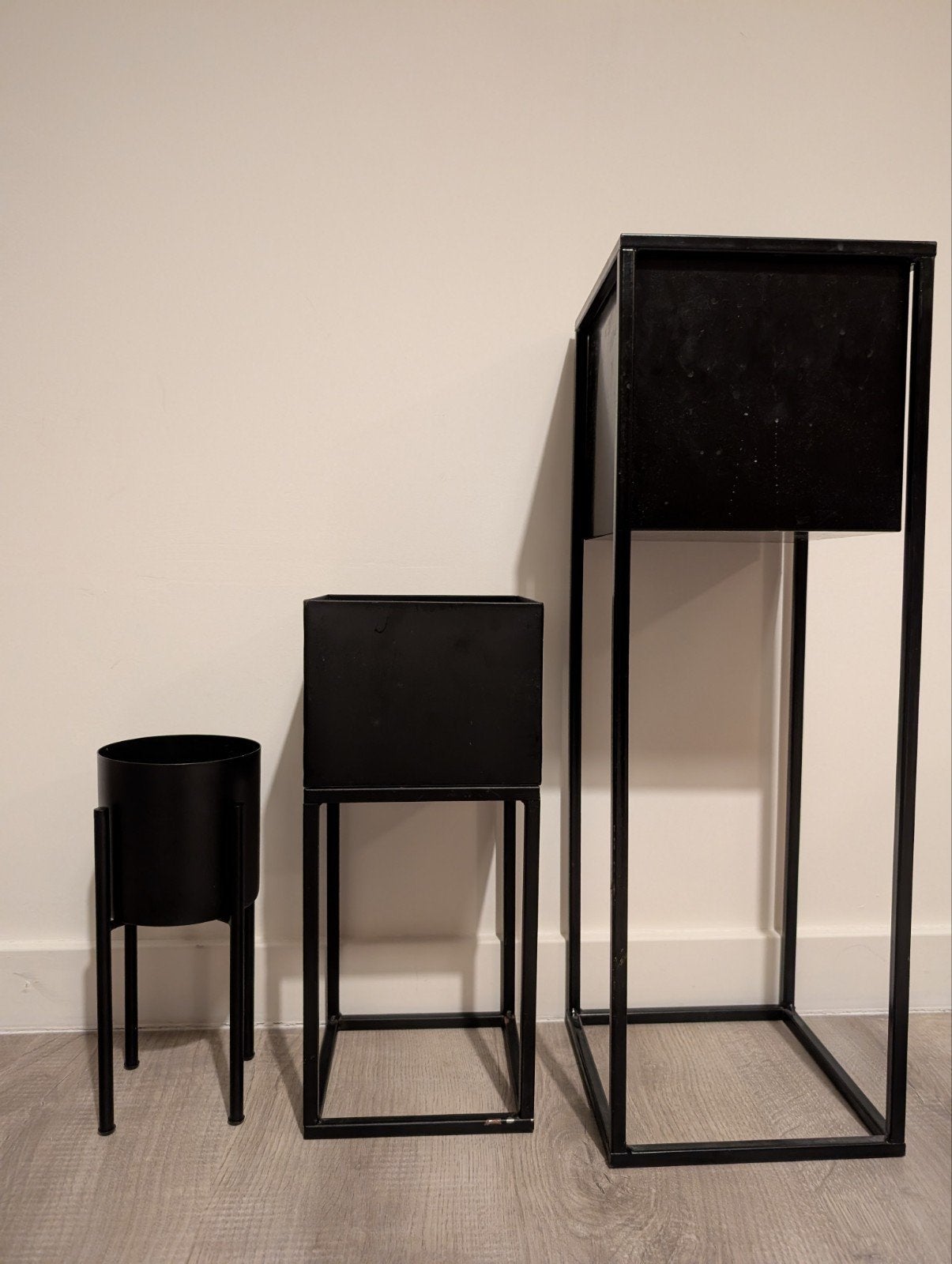 Lot de 3 portes-plantes / cache-pots en métal noir, Sur pied, Enlèvement, Utilisé, Métal