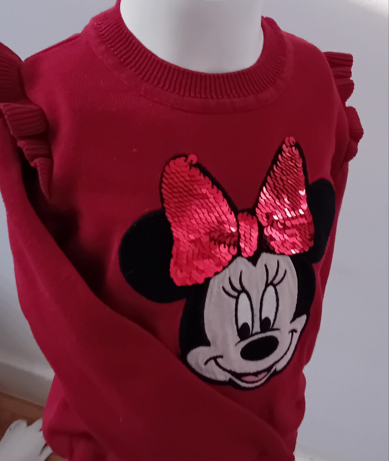 Pull rouge Minnie Mouse pour fille taille 92 à paillettes, Enfants & Bébés, Vêtements enfant | Taille 92, Enlèvement ou Envoi