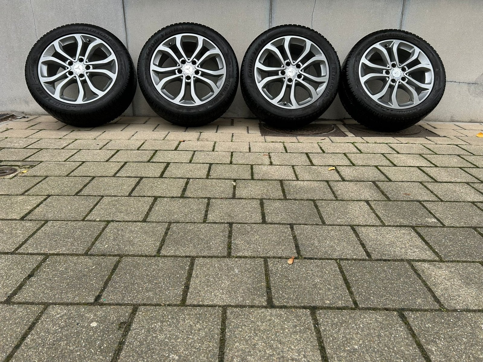 Pneus d'hiver pour Mercedes 225/50R17, Autos : Pièces & Accessoires, Pneus & Jantes, Pneus et Jantes, Pneus hiver, 17 pouces, Enlèvement