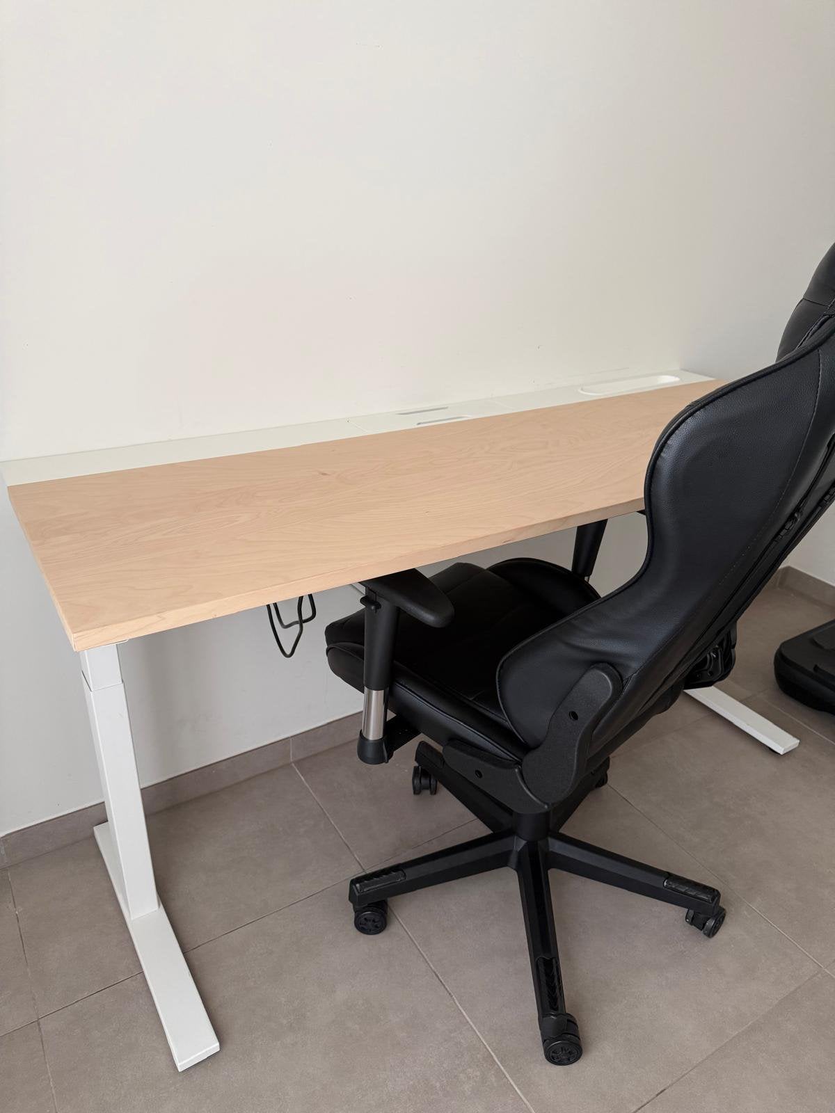 Bureau IKEA MITTZON 140x60 cm - Chêne clair et blanc, Maison & Meubles, Électrique, Comme neuf, Enlèvement, IKEA