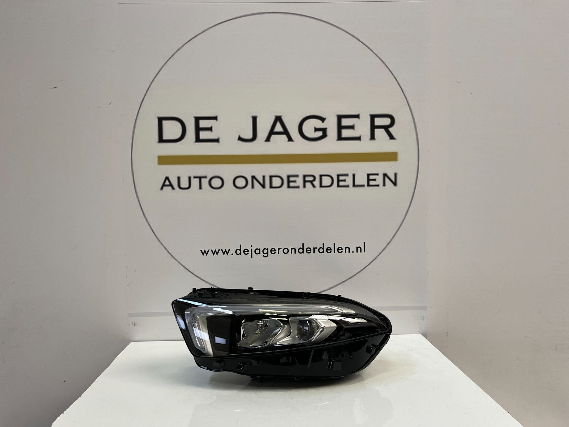 LAMPE FRONTALE HAUTE PERFORMANCE CLASSE A W177 GAUCHE A17790, Mercedes-Benz AG, Mercedes-Benz, Utilisé, Mercedesstrasse 120
70372  Stuttgart, DE