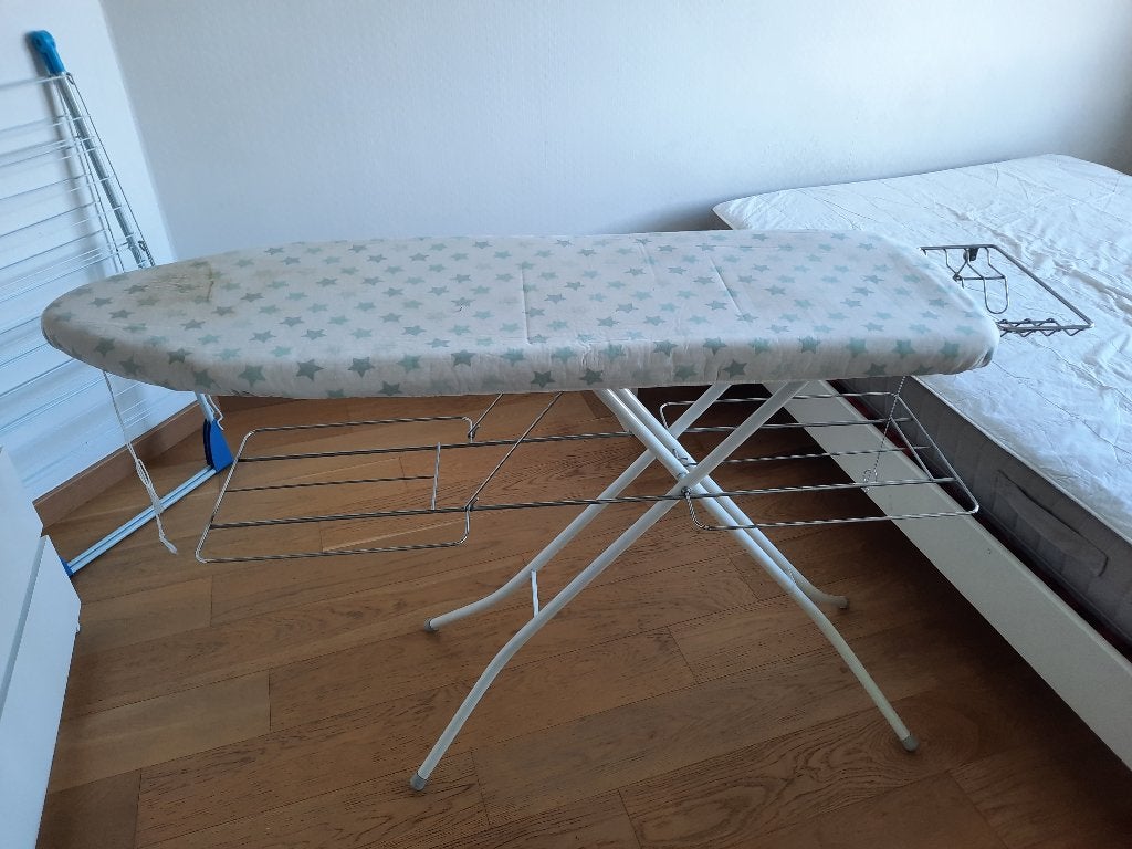 Planche à repasser avec supports, Enlèvement, Comme neuf
