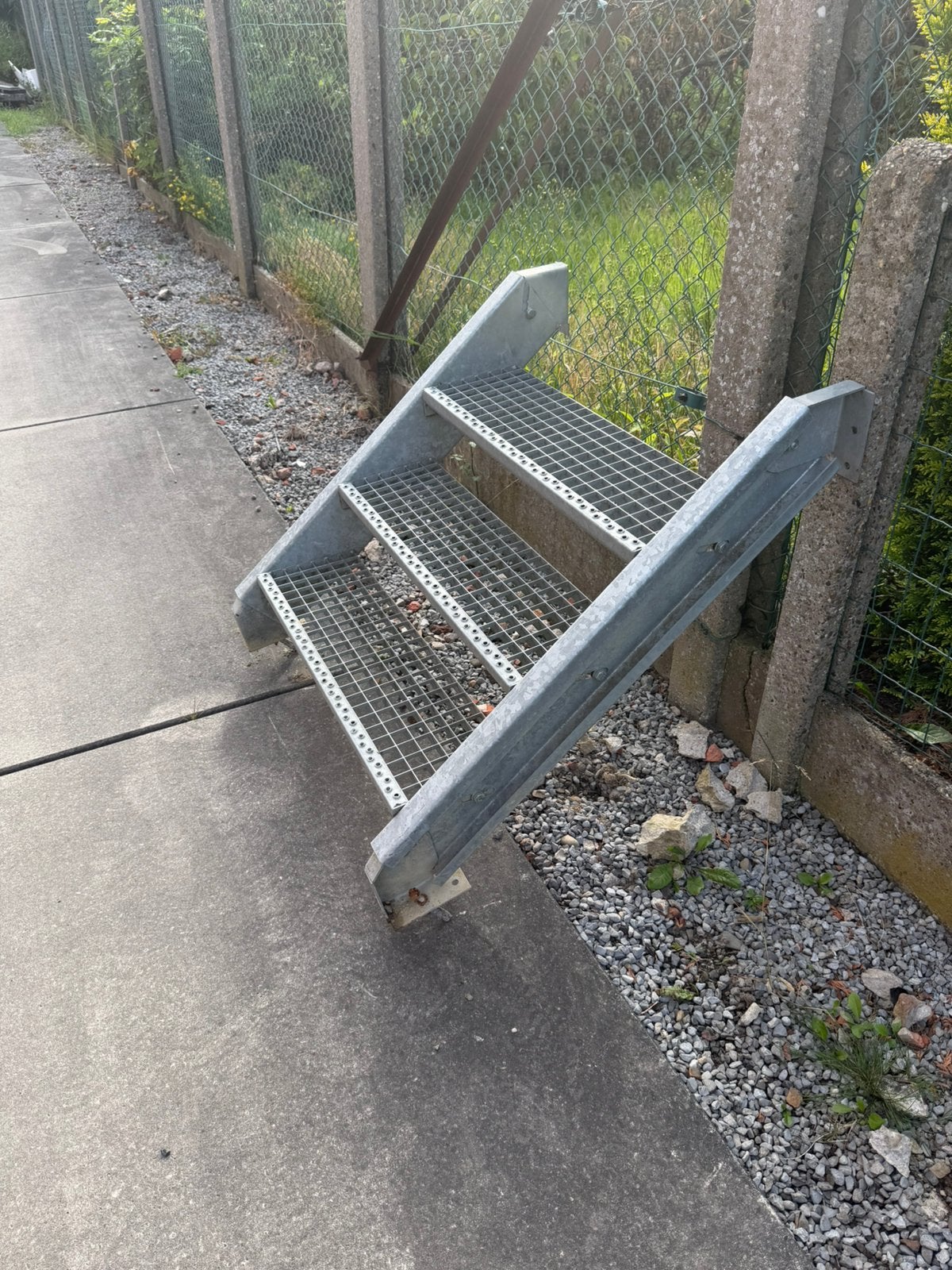 Trap in verzinkt metaal, 80cm hoog, Doe-het-zelf en Bouw, Ladders en Trappen, Ophalen, Zo goed als nieuw, Trap