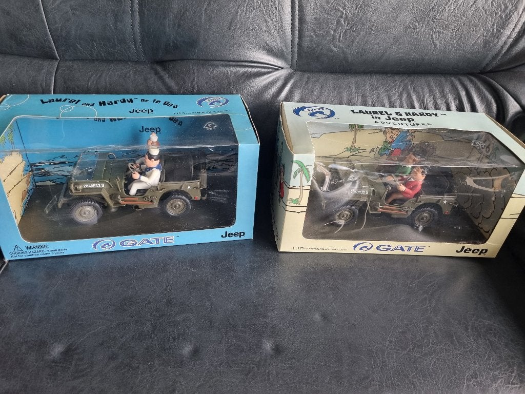 laurel en hardy jeeps, Verzamelen, Ophalen, Overige figuren, Zo goed als nieuw, Beeldje of Figuurtje