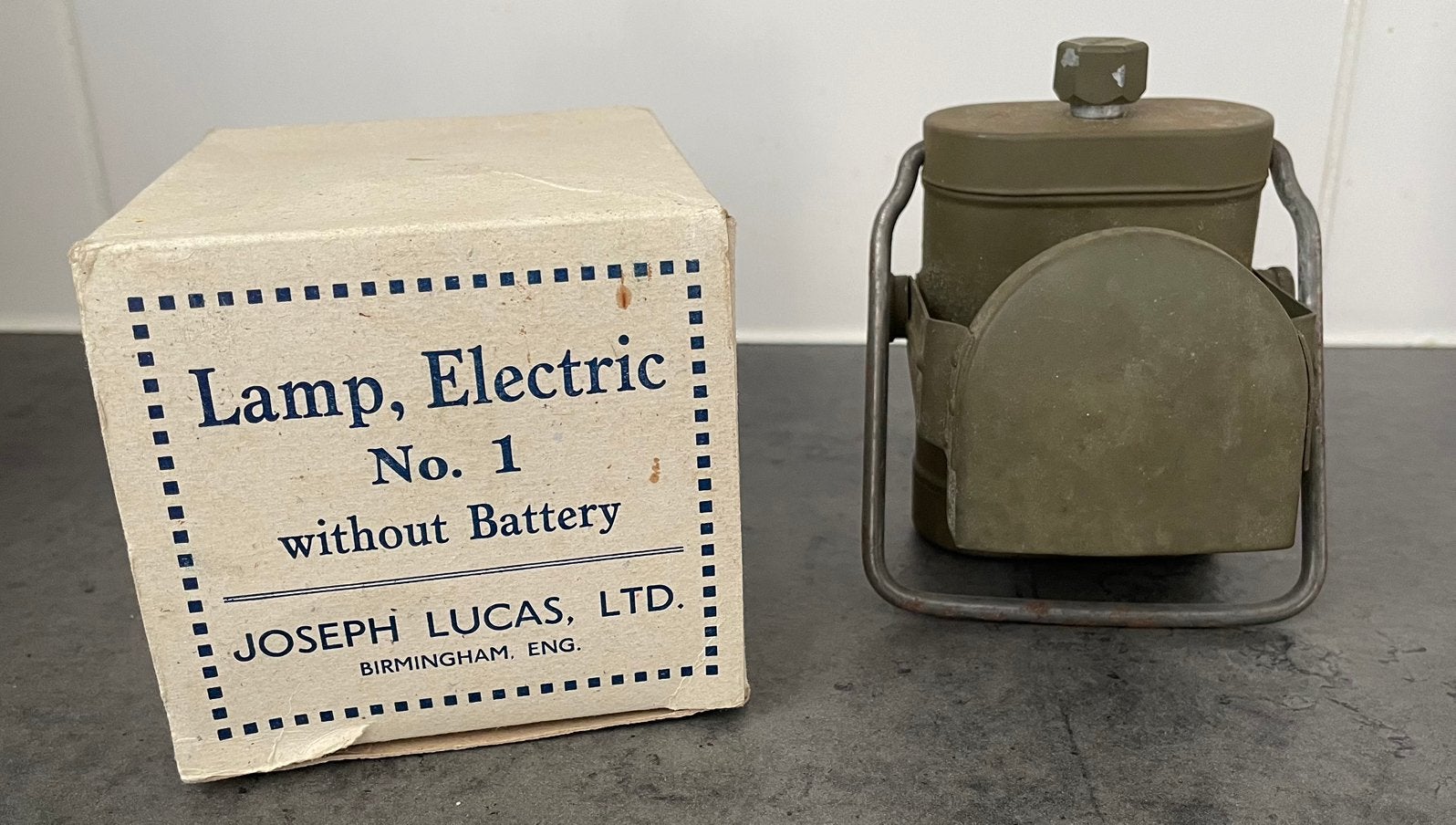 Britse electric lamp No. 1 met doosje WO2, Verzamelen, Ophalen of Verzenden