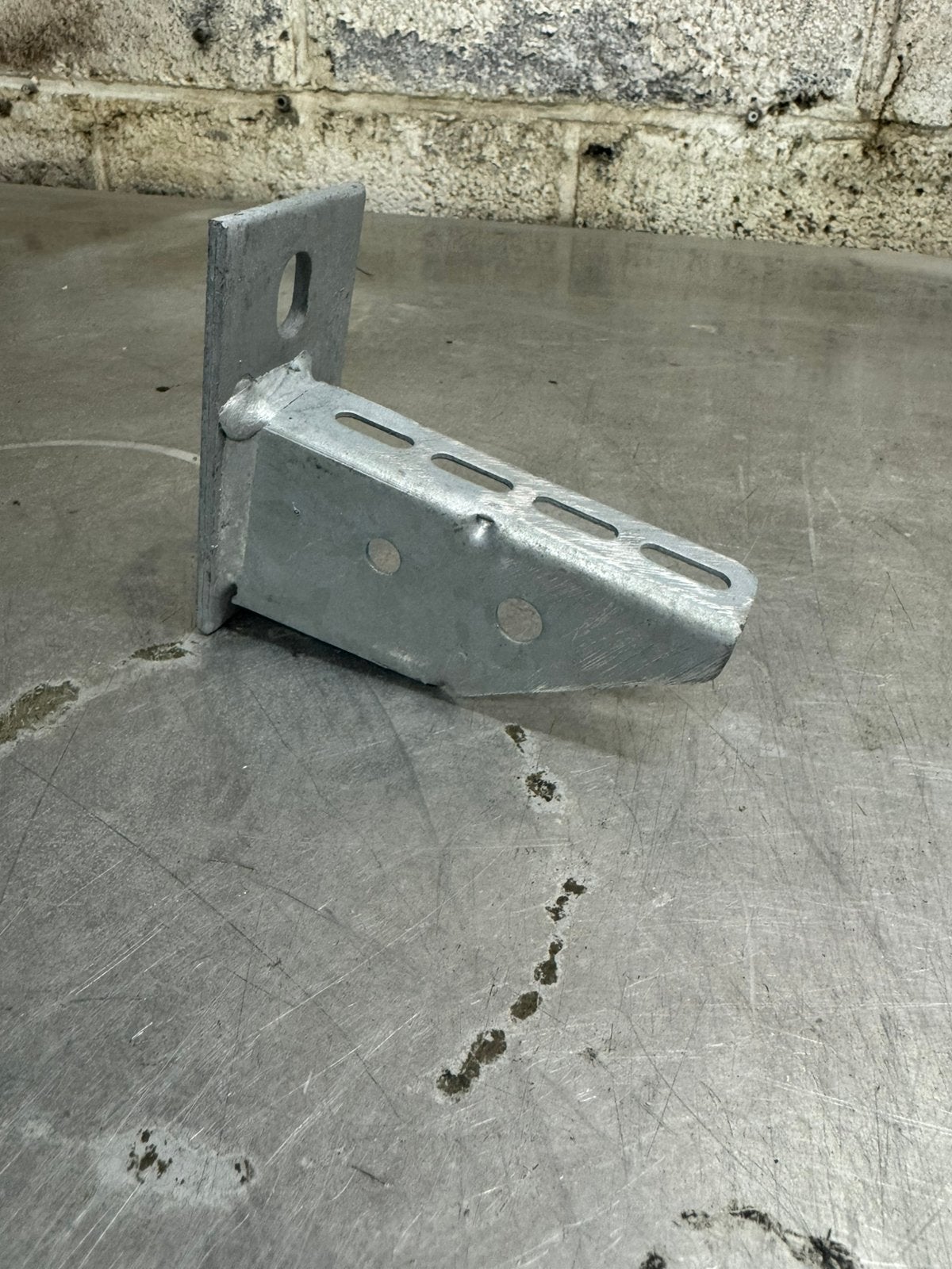 Equerres de montage, Enlèvement, Neuf, 100 à 250 mm, Autres types