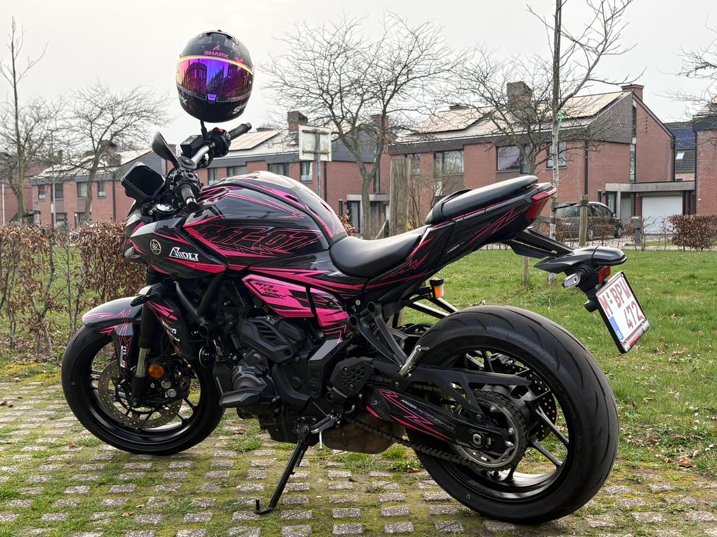 Yamaha mt07 ymt met roze decal set, Ophalen, Nieuw