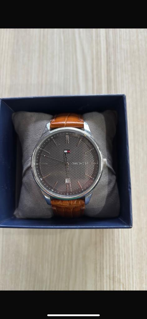 Horloge Tommy Hilfiger, Ophalen of Verzenden, Zo goed als nieuw