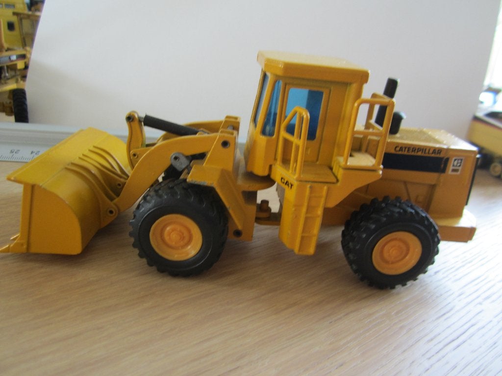 CAT 966D, Ophalen of Verzenden, Zo goed als nieuw