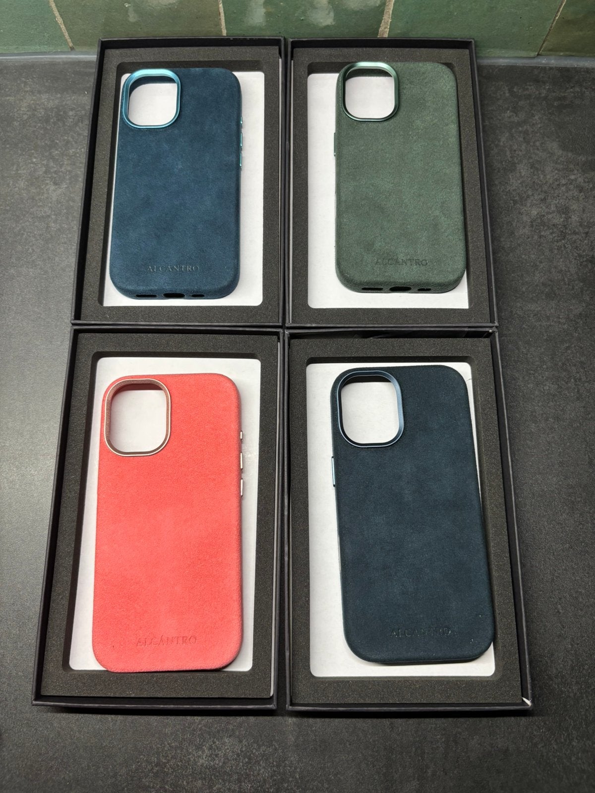 Alcantara iPhone case SALE!, Enlèvement ou Envoi, Neuf, Résistant aux rayures, IPhone 16 Pro