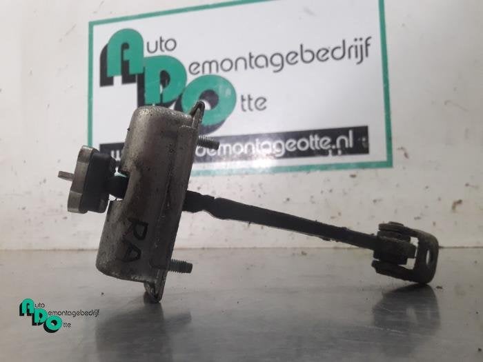 Butée 4portes arrière droite d'un Opel Corsa (Corsa D 07-), -, Opel, 3 mois de garantie, Utilisé