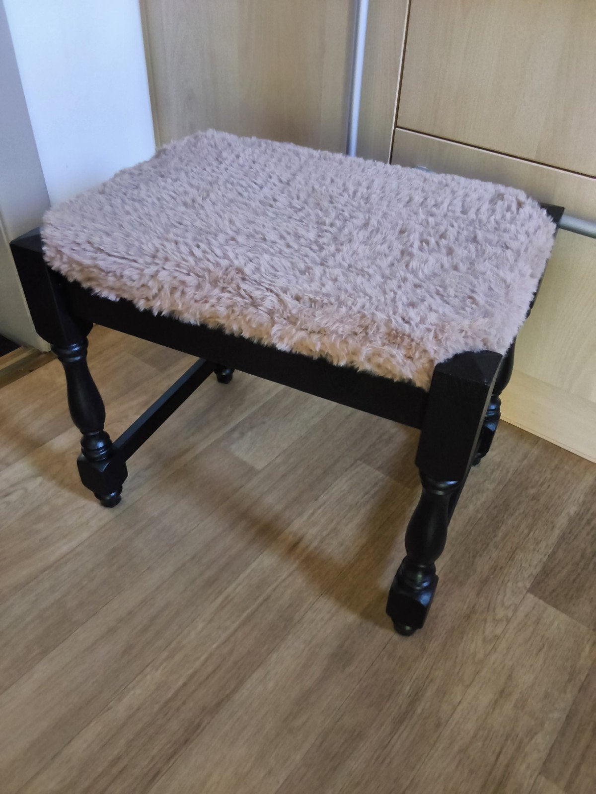 voetbankje  fluffy hoesje !, Huis en Inrichting, Ophalen, Rechthoekig, Hout, Voetbankje   antiek