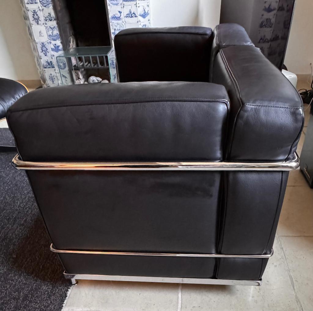 Le Corbusier 2-zits zwarte leren fauteuil (Cassina-editie), Ophalen, Minder dan 75 cm, 125 cm of meer, Leer