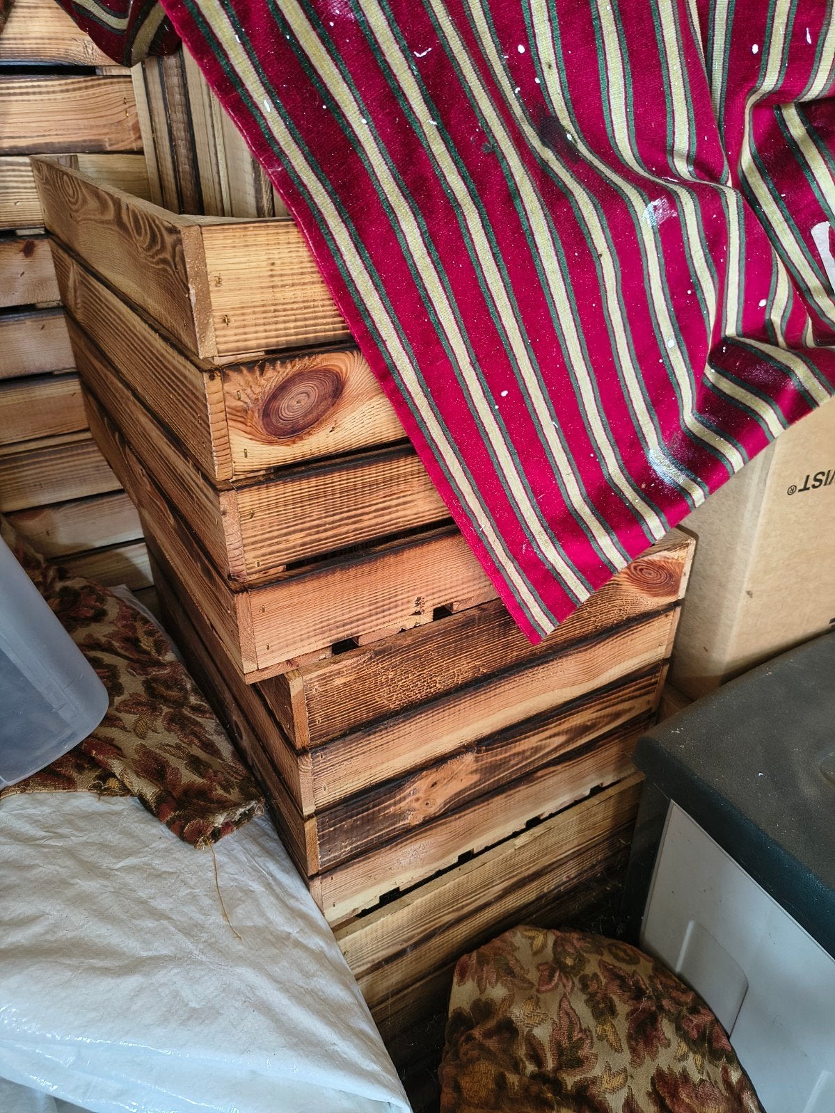 Houten kisten, Ophalen