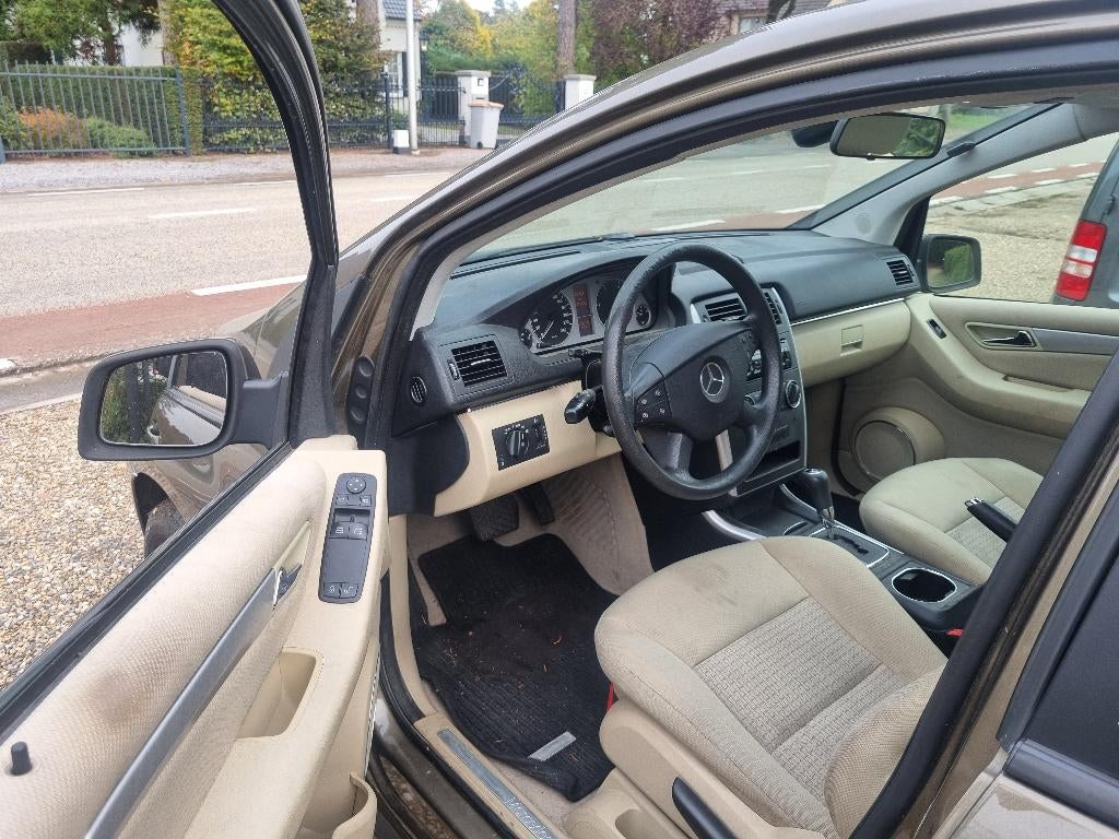 Mercedes B180 Automaat met maar 124000km, Auto's, Beige, 4 cilinders, Elektrische buitenspiegels, Bedrijf