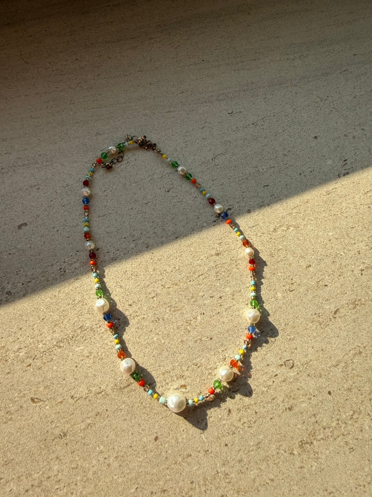 Gekleurde parel ketting, Ophalen, Zo goed als nieuw, Goud, Met bedels of kralen