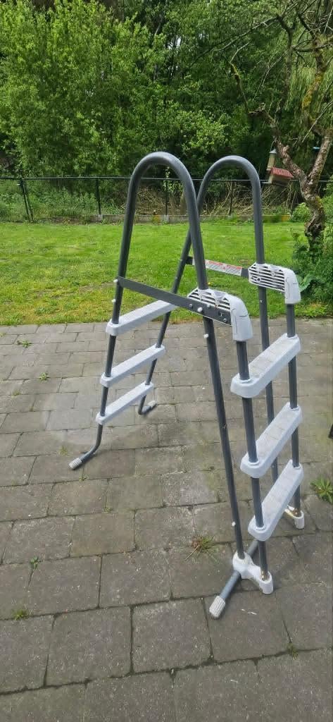 Trap intex zwembad, Ophalen, Gebruikt, Ladder