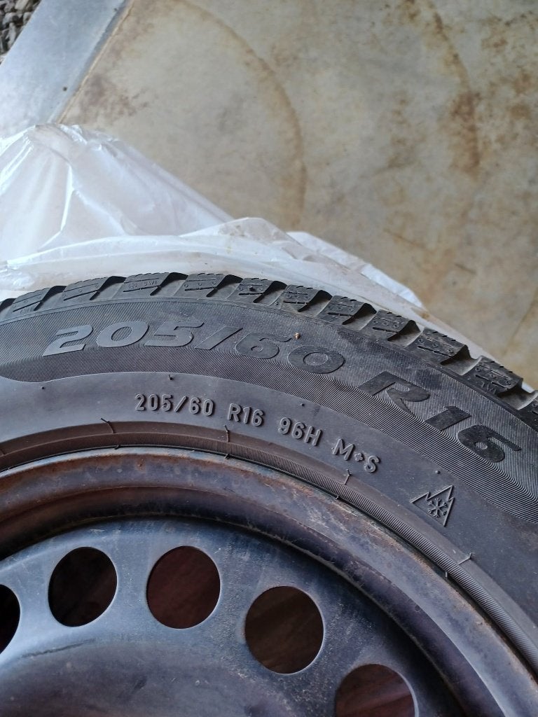 Pneus hiver, Autos : Pièces & Accessoires, Pneus hiver, 16 pouces, 205 mm, Pneu(s)