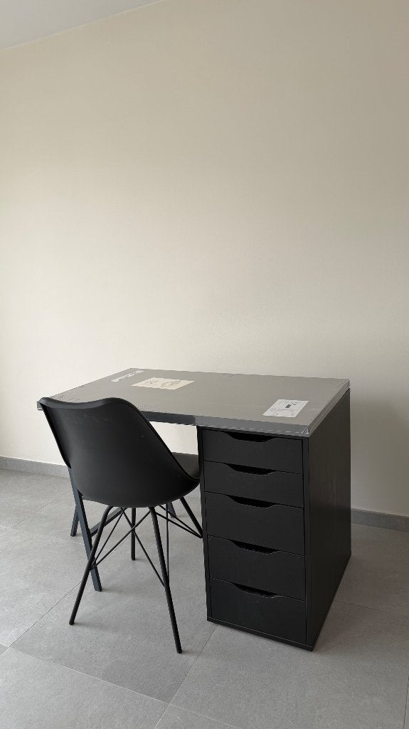 Bureau, Huis en Inrichting, Bureaus, Ophalen, Zwart, Met lades, Zo goed als nieuw