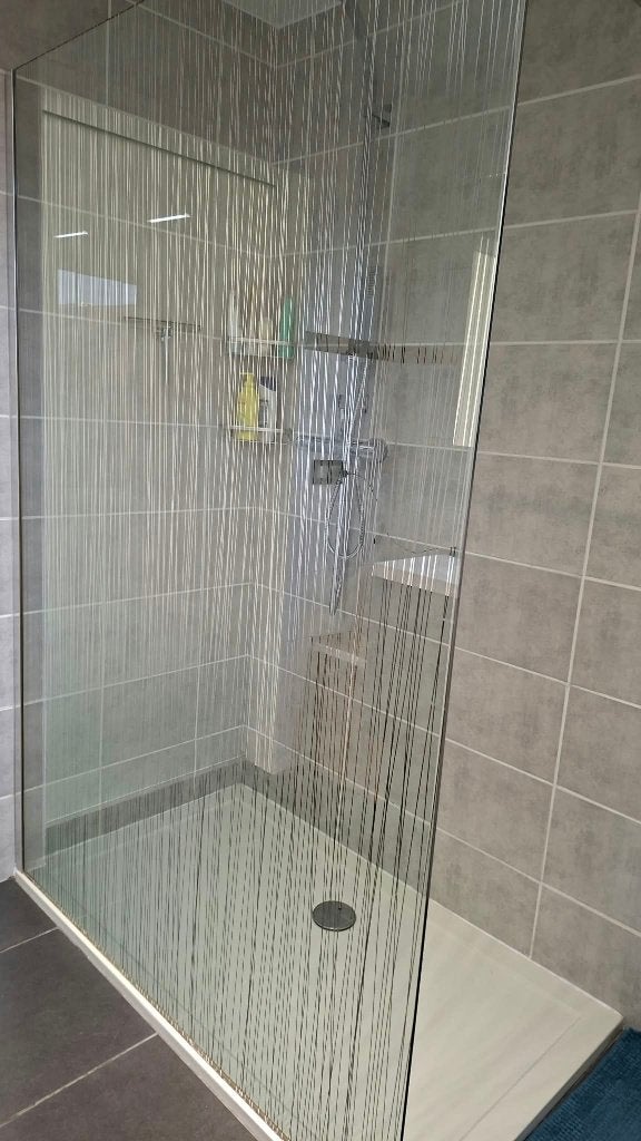 Glazen douchewand, douchebak en 2 zeeprekjes (X2O), Huis en Inrichting, Badkamer | Badkamermeubels, Ophalen, Gebruikt, 100 tot 150 cm