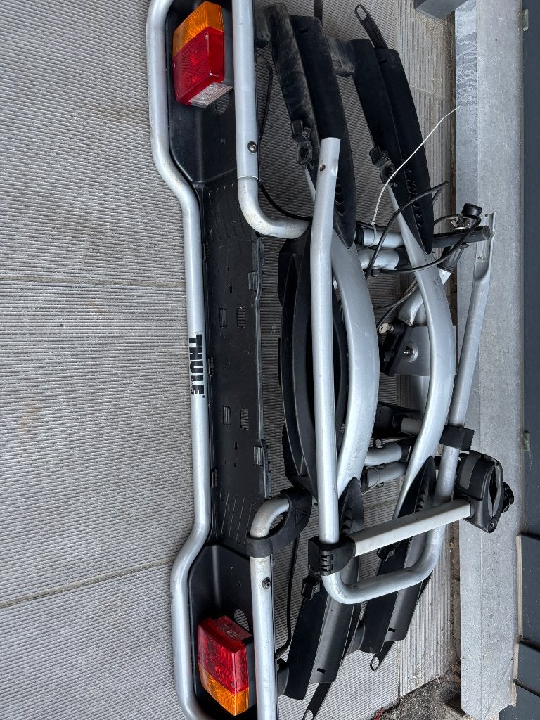 Auto Fietsenrek (2 fietsen) thule, Ophalen, Gebruikt, Elektrische fiets, 2 fietsen