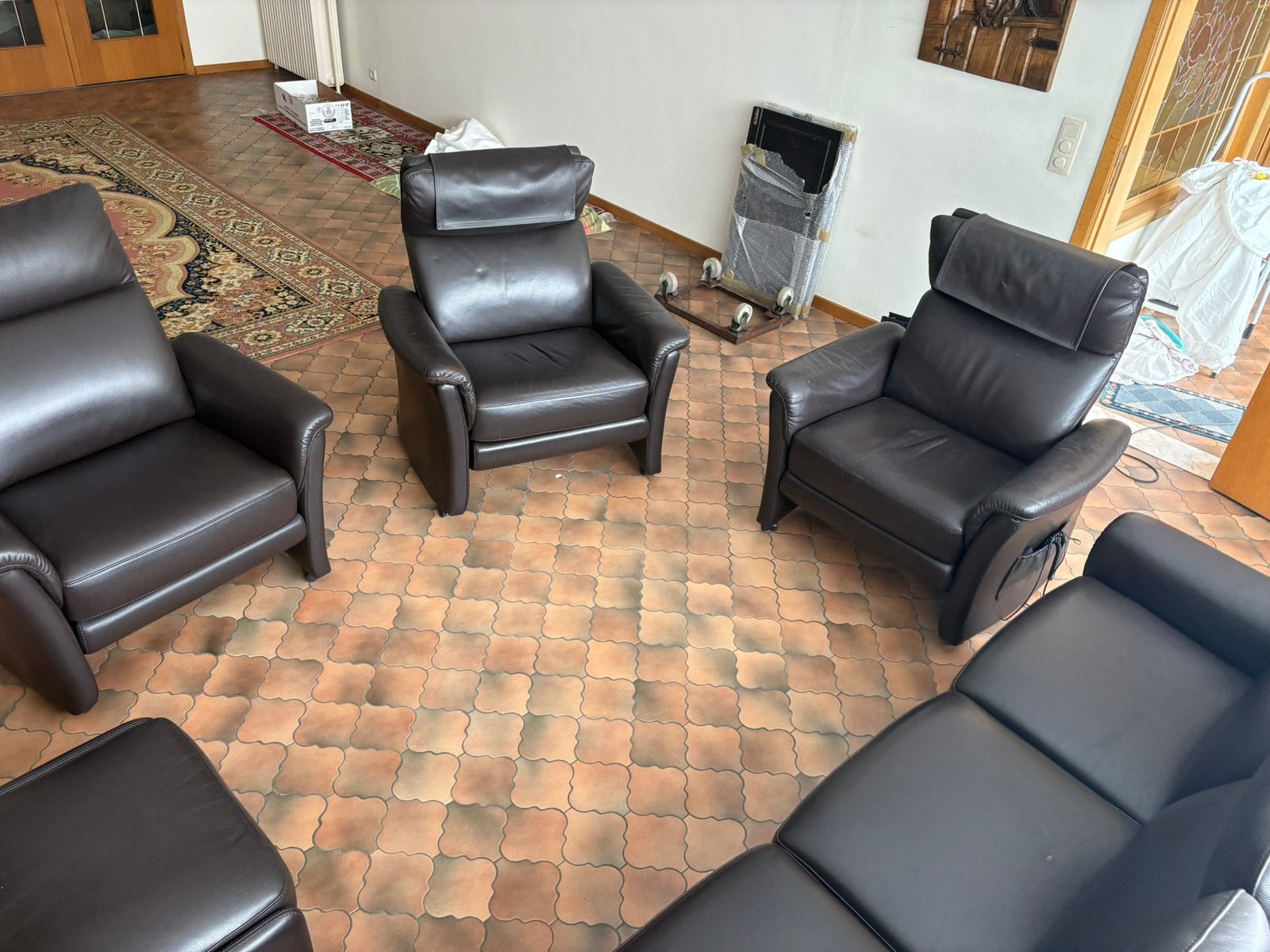 Lederen salon met 3-zit 3 zetels waarvan 5 relax en poef, Ophalen, Zo goed als nieuw, Leer