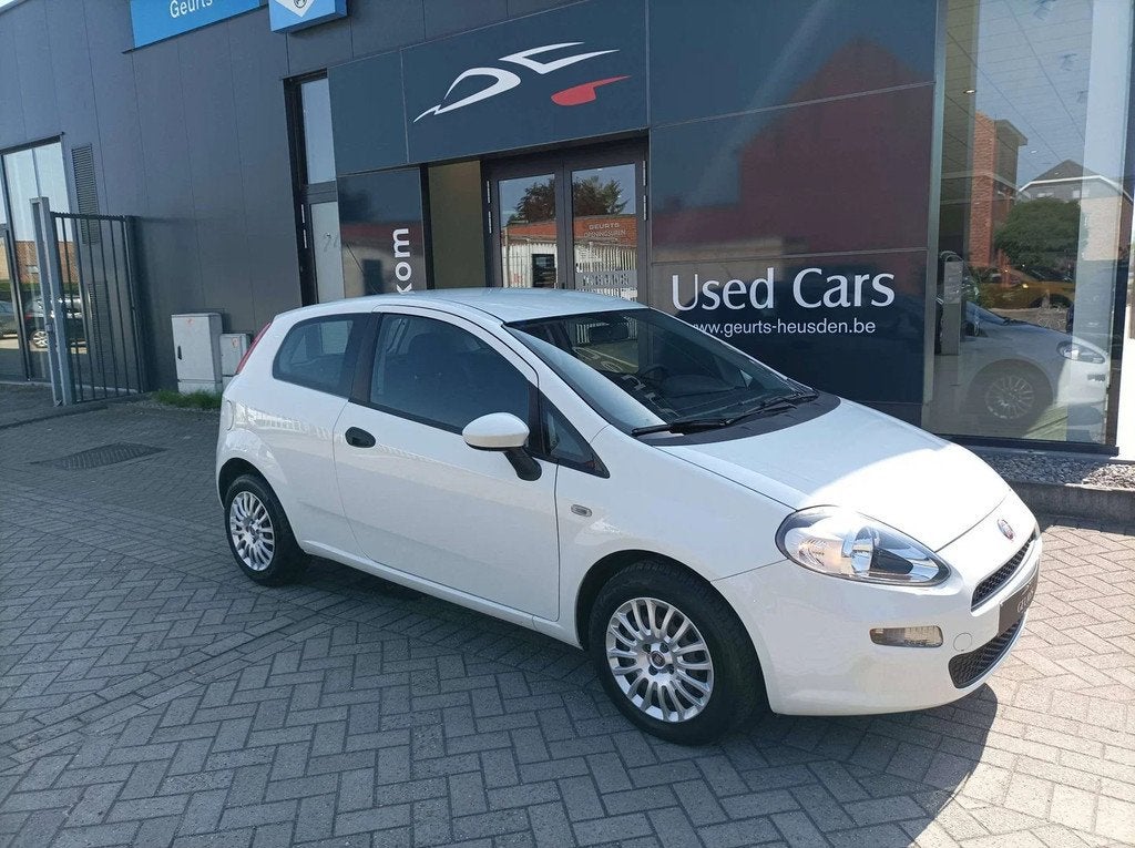Fiat Punto 12i Young 12Maand garantie (bj 2015), Auto's, Fiat, Stof, Gebruikt, Bedrijf, Punto