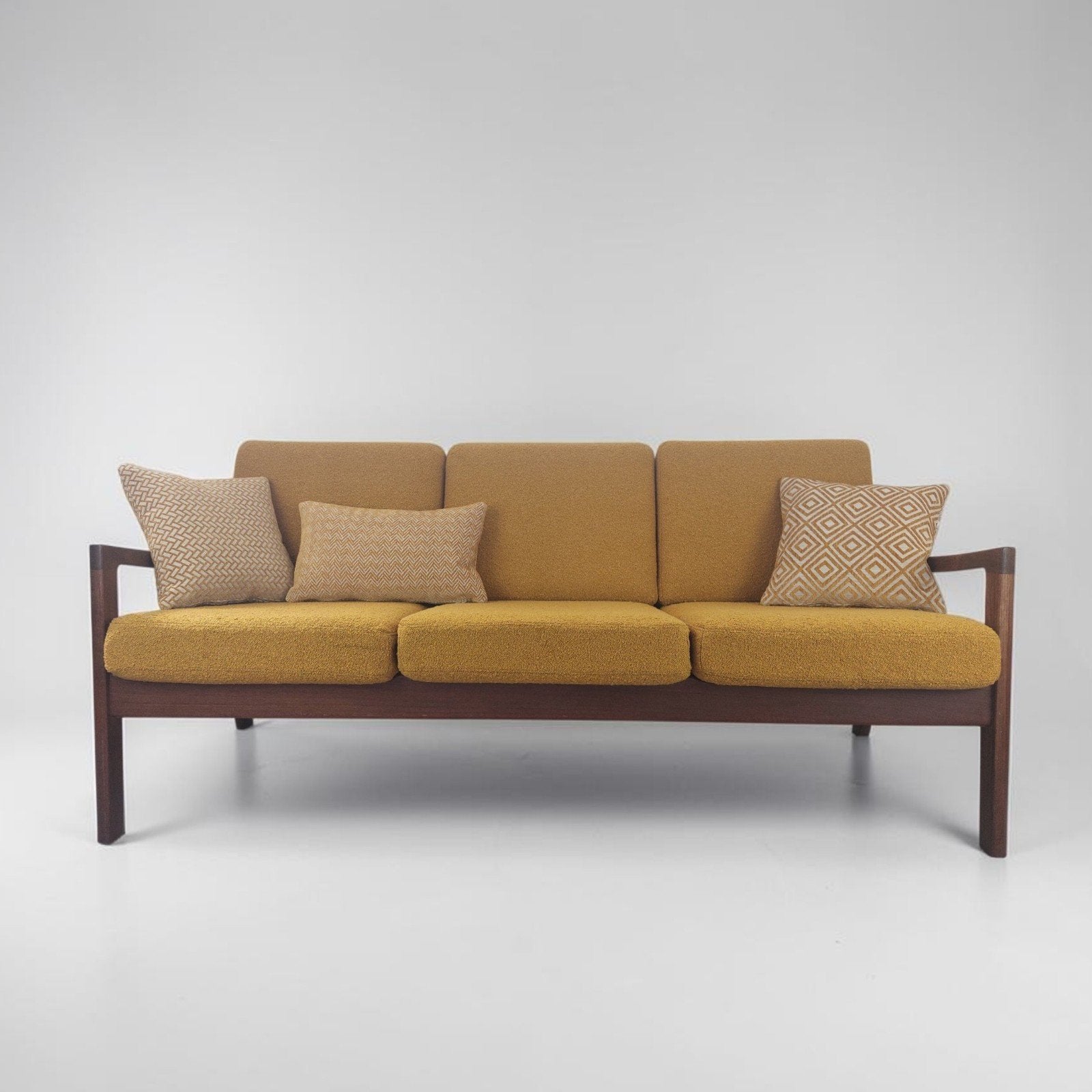 Senatorbank van Ole Wanscher voor France & Son opnieuw gesto, Ophalen, Driepersoons