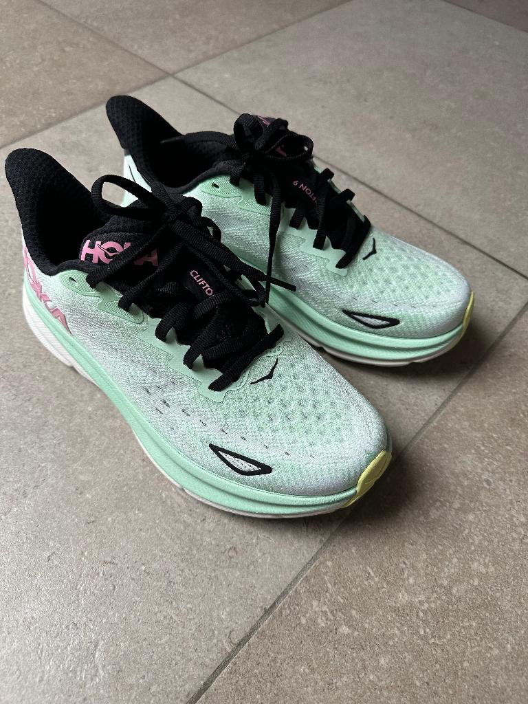 hoka loopschoenen dames maat 38 (weinig gebruikt), Overige merken, Hardloopschoenen, Ophalen of Verzenden, Zo goed als nieuw