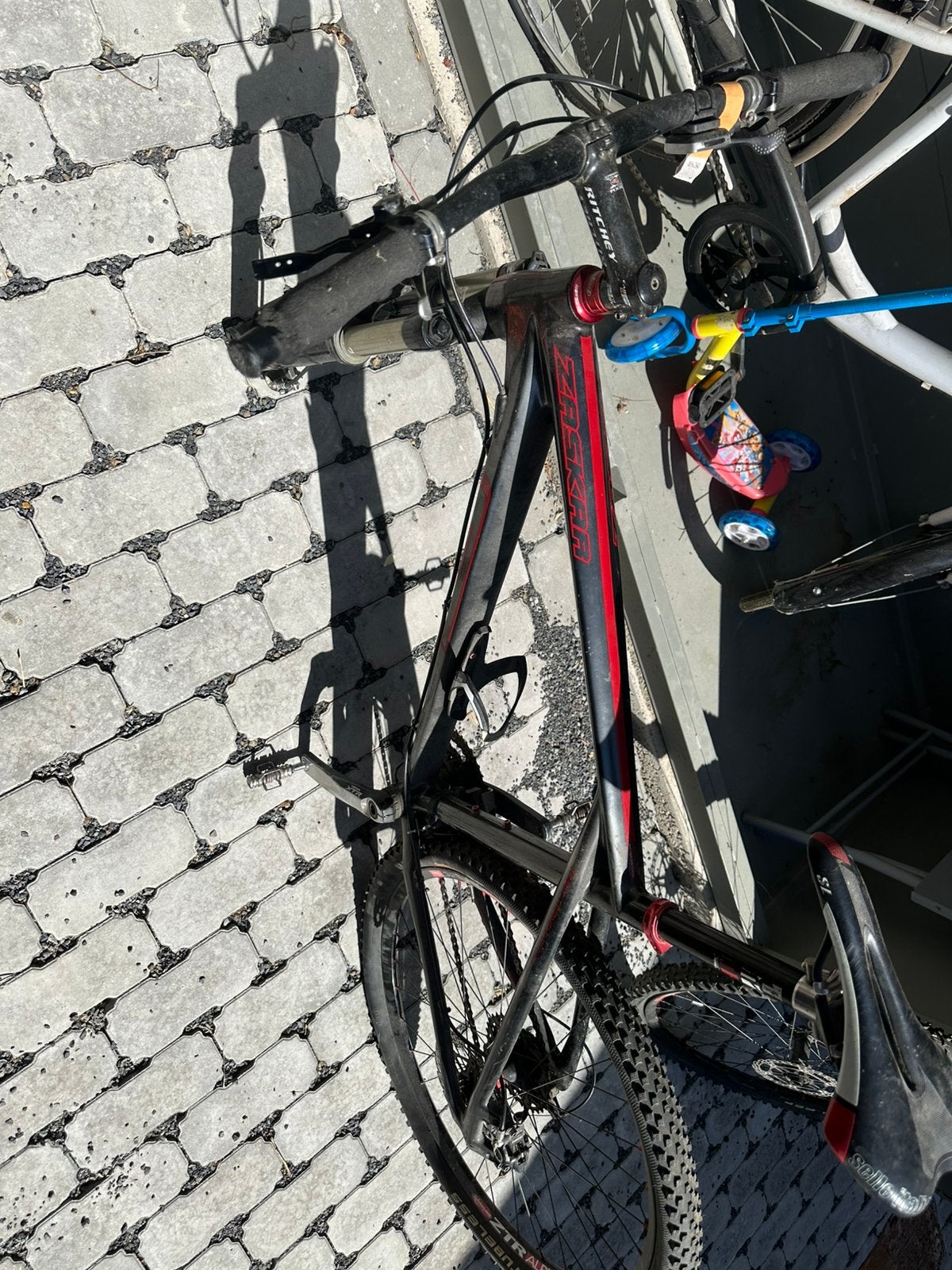 Vend GT ZASKAR full carbone, Vélos & Vélomoteurs, Vélos électriques, Enlèvement, Comme neuf